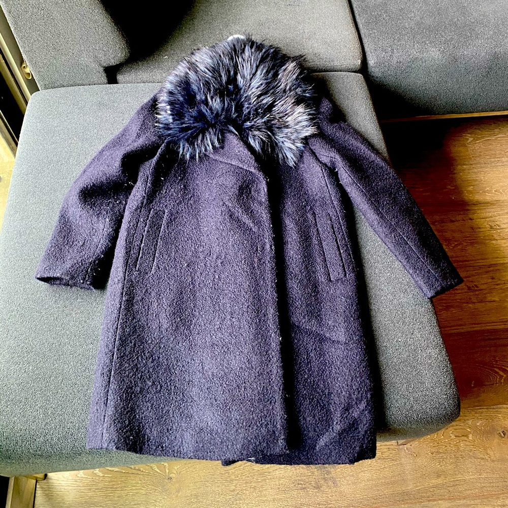 Woman coat with fur collar